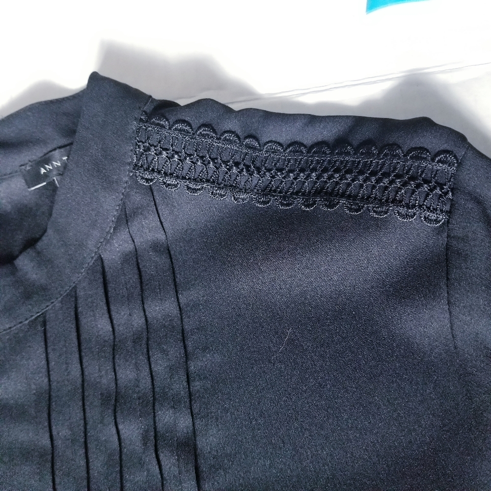 ANN TAYLOR DRESSY BLACK LONG SLEEVE EMBROIDERY BLOUSE SIZE MEDIUM - Picture 11 of 12